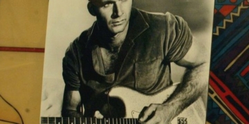 Dick Dale: ‘King of Surf Rock’ guitarist dies aged 81