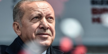 Turkey local elections: Early result puts opposition ahead in Ankara