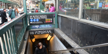 Bleeding straphanger claimed he was stabbed by blue-haired fury — but cops doubt his tale