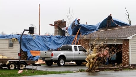 6 hurt after suspected tornado hits rural Ohio city