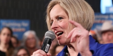 ‘A stampede of stupid’: Rachel Notley urges Senate to block oil tanker ban bill