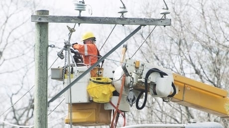 Power out for 260K customers in Quebec after freezing rain