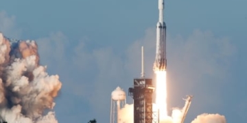 SpaceX Falcon Heavy rocket successfully blasts off