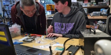 Should devices be easier to fix?