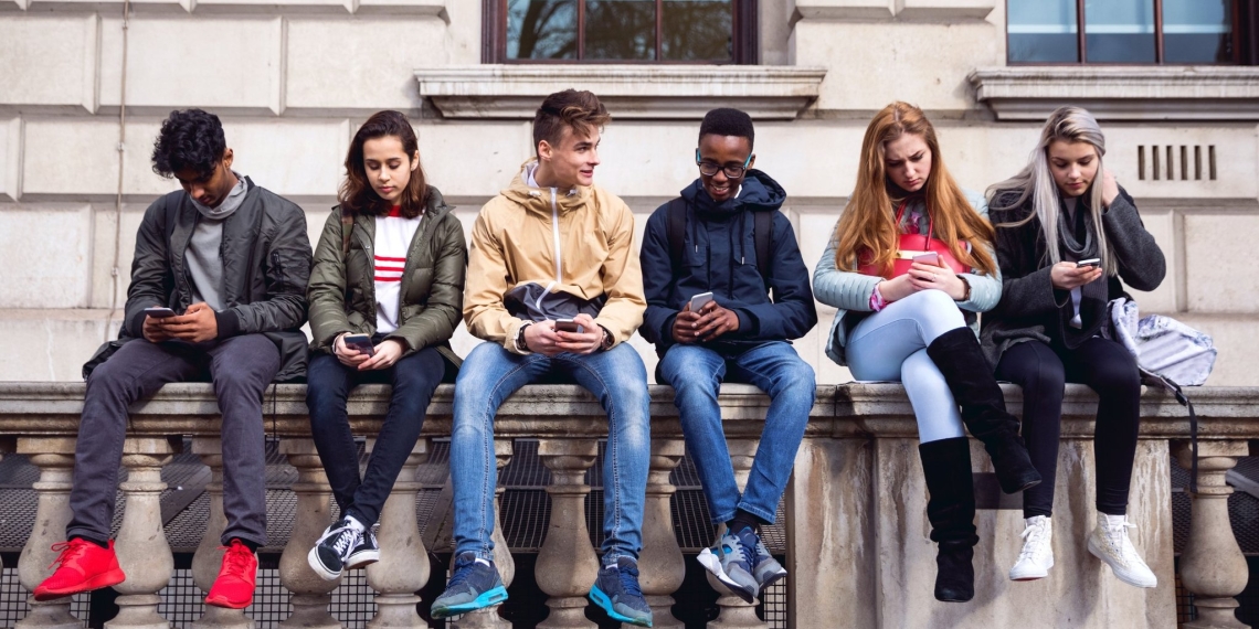 Under-18s face ‘like’ and ‘streaks’ bans on social media