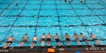 Dads of synchronized swimmers start Manitoba’s only all-men’s team