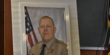 Suspect in Cowlitz County deputy’s killing is fatally shot