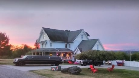 Smuggler’s Inn owner charged with trying to help 7 people illegally enter Canada