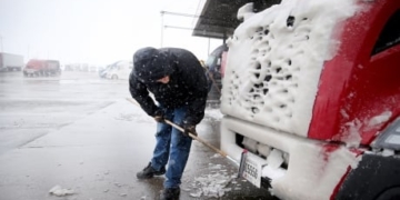 Bomb cyclone storm hammering central U.S., disrupting travel