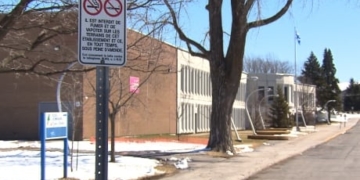 Montérégie high school to fine students for vaping, smoking on property
