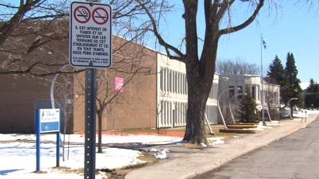 Montérégie high school to fine students for vaping, smoking on property