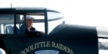 Last of WW2 ‘Doolittle Raiders’ Dick Cole dies aged 103