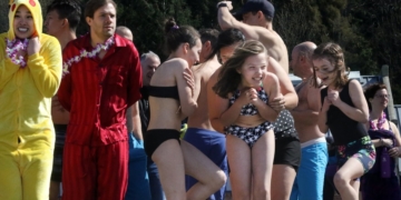Photos: Taking the plunge in Seattle for Northwest Brain Tumor Society