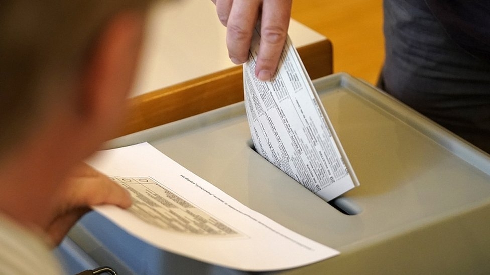 Final voting under way in European elections