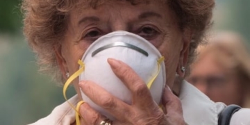 What are the effects of inhaling wildfire smoke?