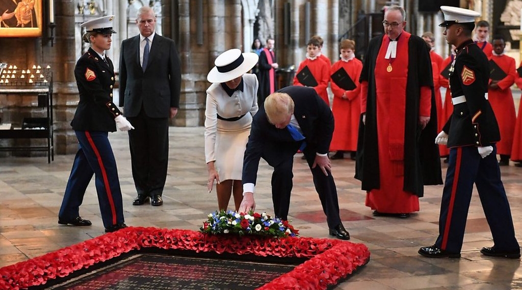 Trumps lay wreath in Westminster Abbey