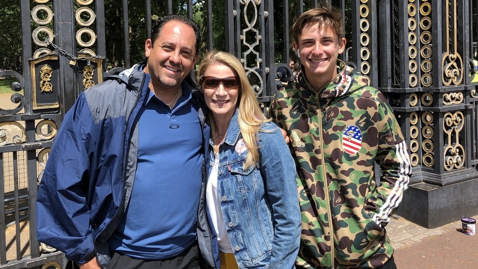 Donald Trump’s visit divides Buckingham Palace crowds