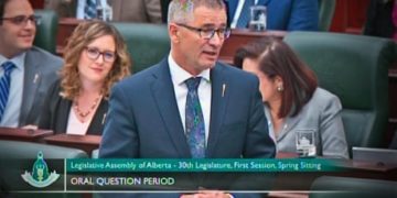 Bill to delay wage arbitration for Alberta nurses, teachers, government workers coming Thursday