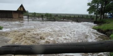 Communities cut off as Chilcotin River flooding washes out roads