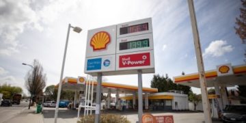 Gas companies refuse to reveal profits to inquiry looking at B.C.’s high prices