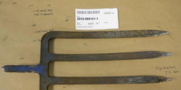 Man accused of trying to attack strangers with pitchfork outside Ballard post office