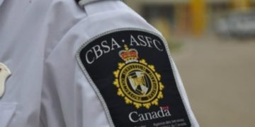 CBSA officer caught leaking police information to family members: internal docs
