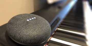 Siri, don’t call a travel agent — smart devices can lead to scam calls, watchdog warns