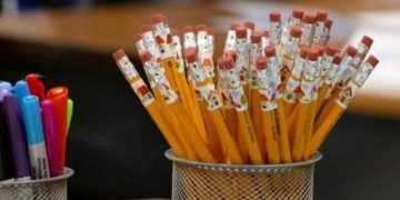 Teachers union, province in mediation as start of school year approaches