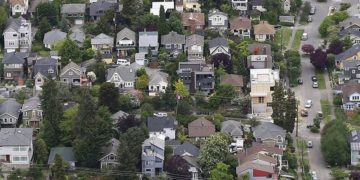 Sales slow for pricey homes in the Seattle area, but modestly priced houses are still hot