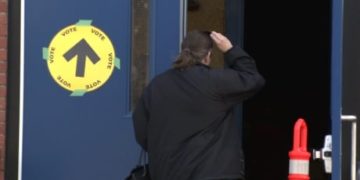 Calgary looks to stay blue as early results pour in