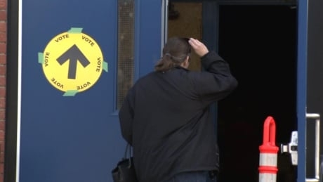 Calgary looks to stay blue as early results pour in