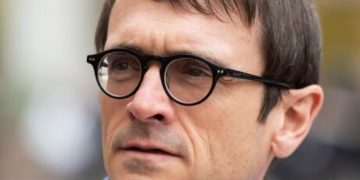 Alleged RCMP spy Cameron Ortis ordered back to custody