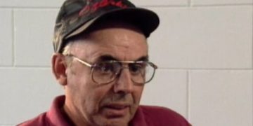 Giant Mine bomber Roger Warren dead at 75