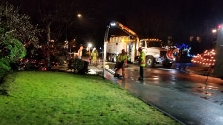 Burst water main shuts off water to 20 homes in North Vancouver