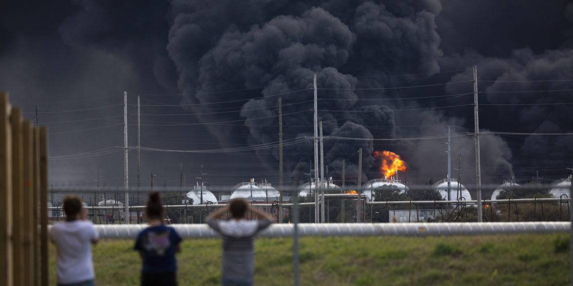 Officials: Chemical released in Texas blasts poses no risk
