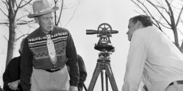 US finally giving boot to official foot measurement