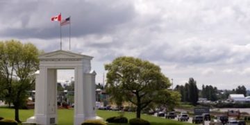 Iranian-Canadians say there were detained, interrogated at U.S. border crossing