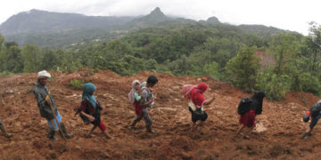 Mudslides, blackouts hamper search after Indonesia floods