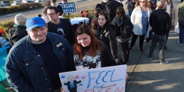 Thousands gather at Tacoma Dome for Bernie Sanders rally