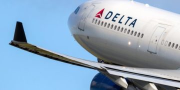 Delta reduces flights to Korea, Hawaiian Airlines will suspend them, as virus outbreak spreads