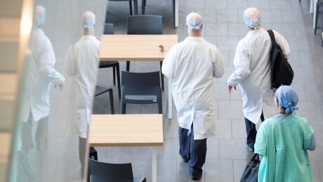 Despite overcrowding issues, many beds at Montreal’s university superhospitals are empty