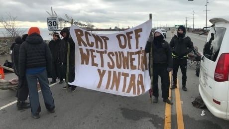 Bridges, buildings, railways, streets focus of anti-pipeline protests in B.C.