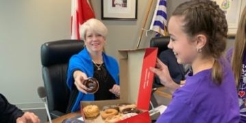 Penticton students encourage government officials to join random acts of caring movement