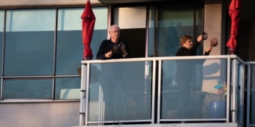 How one lonely clapper in Vancouver’s West End sparked the 7 p.m. health-care workers salute