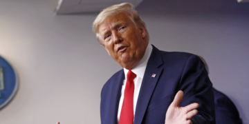 Analysis: Trump struggles to adjust to crisis presidency