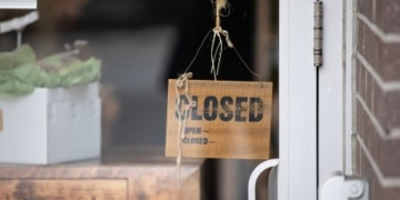 Some Vancouver stores not accepting cash, and that’s a problem for low-income people, councillor says