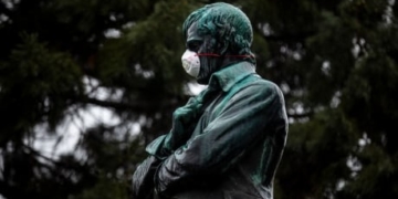 B.C. health officials ‘considering’ widespread mask use as COVID-19 cases rise