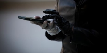 Apple, Google to harness phones for COVID-19 infection tracking