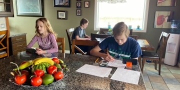 Coronavirus has forced Albertans online but rural communities are feeling left behind