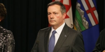 OPINION | Kenney under fire from the front-line soldiers in the war on COVID-19